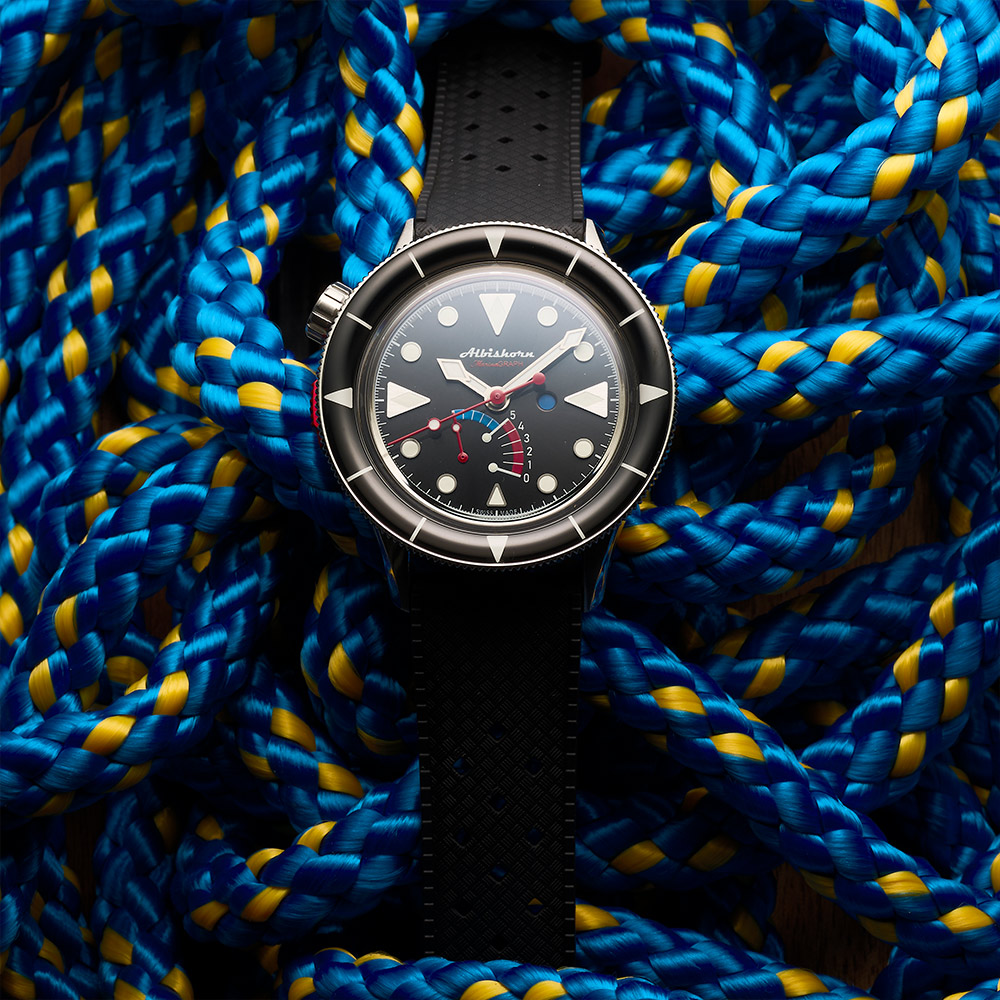 Albishorn Marinagraph Classic black dial in nautical rope setting.
