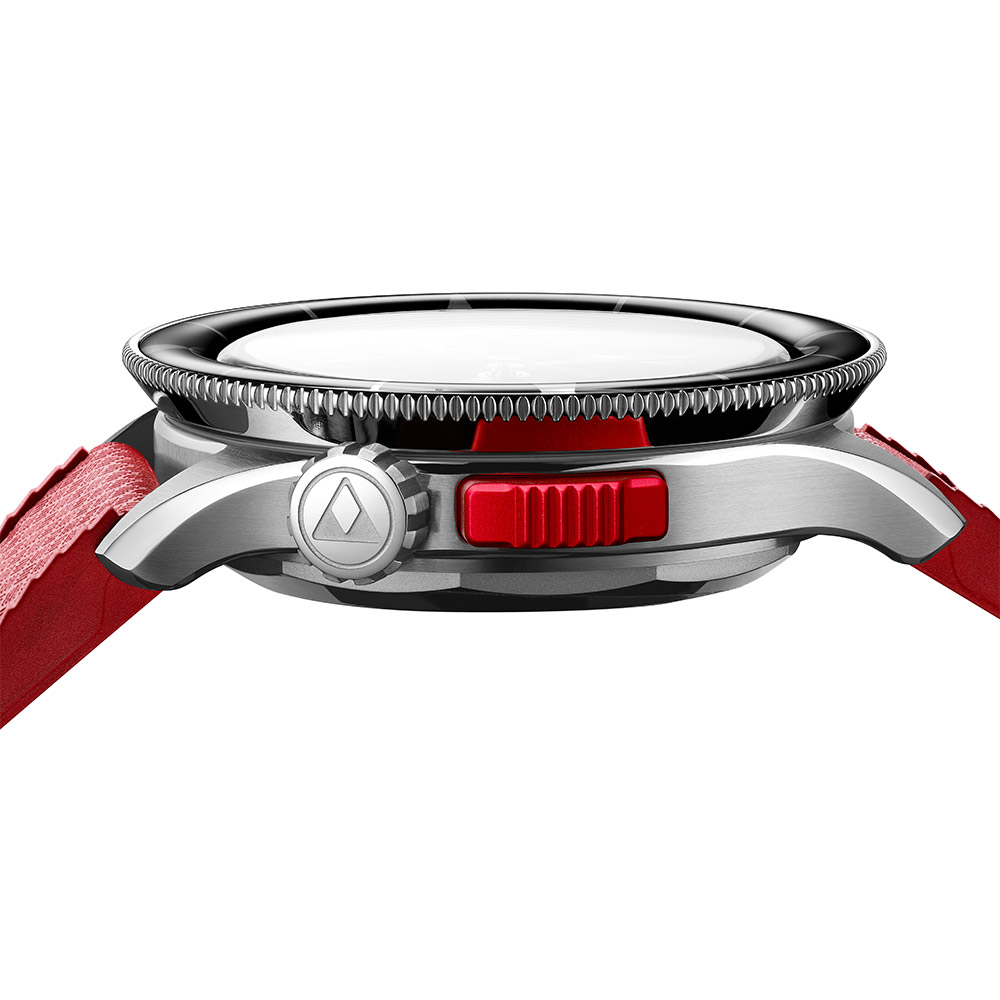 Albishorn Marinagraph Classic case profile with red monopusher.