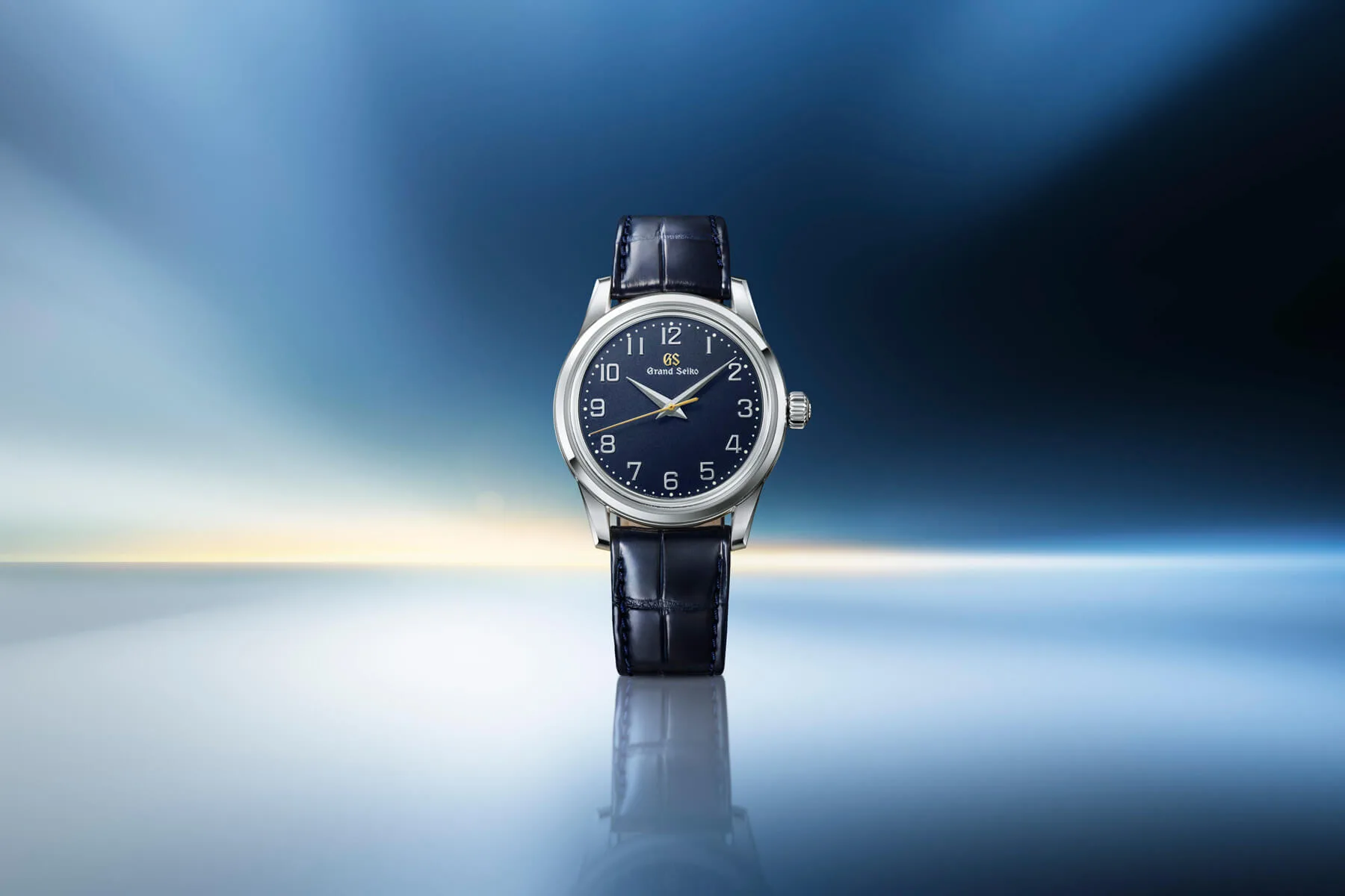 Grand Seiko SBGW325 indigo kadranlı sınırlı üretim modelinin resmî hero görseli