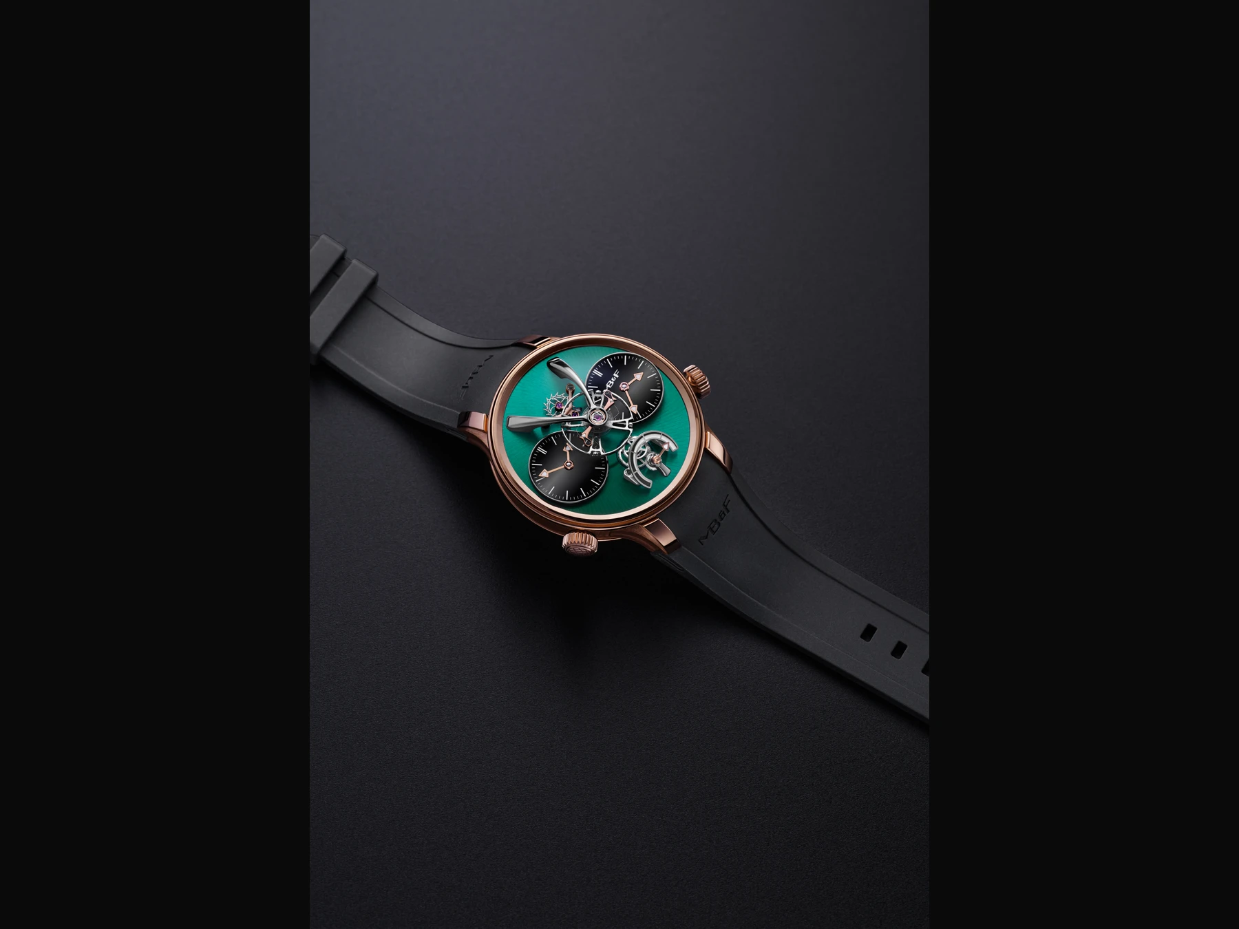 MB&F Legacy Machine N°1 EVO بالتيتانيوم والذهب الوردي