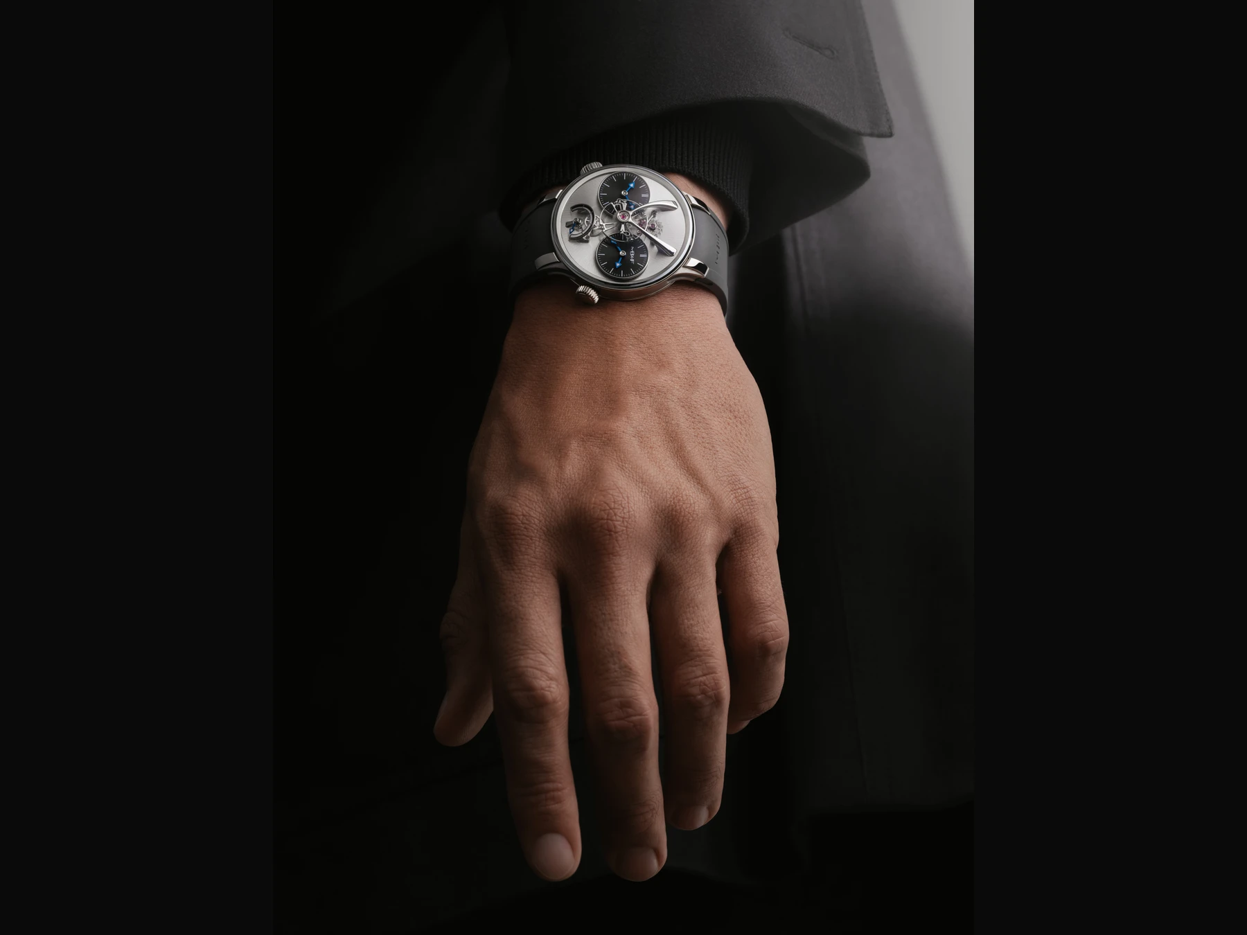 MB&F Legacy Machine N°1 EVO بالتيتانيوم والذهب الوردي