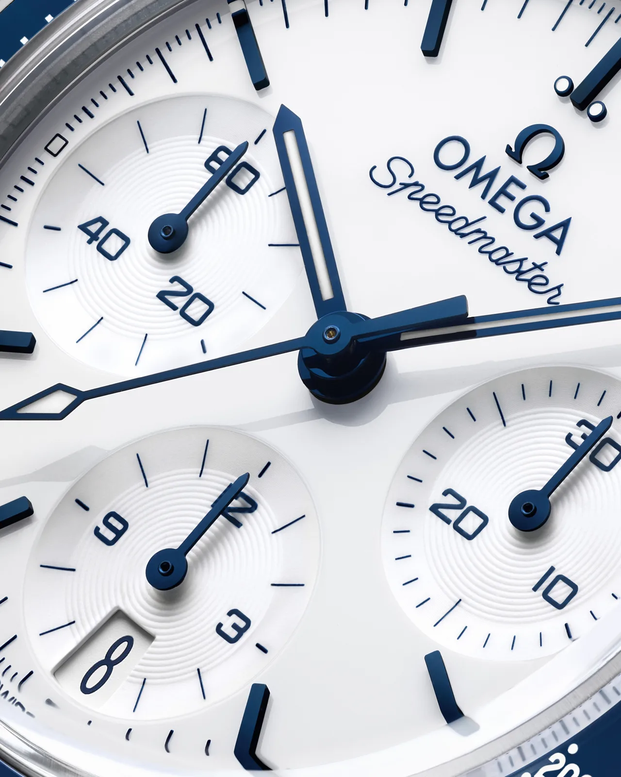 OMEGA Speedmaster 38 mm referans 324.30.38.50.04.001 kadran detayı